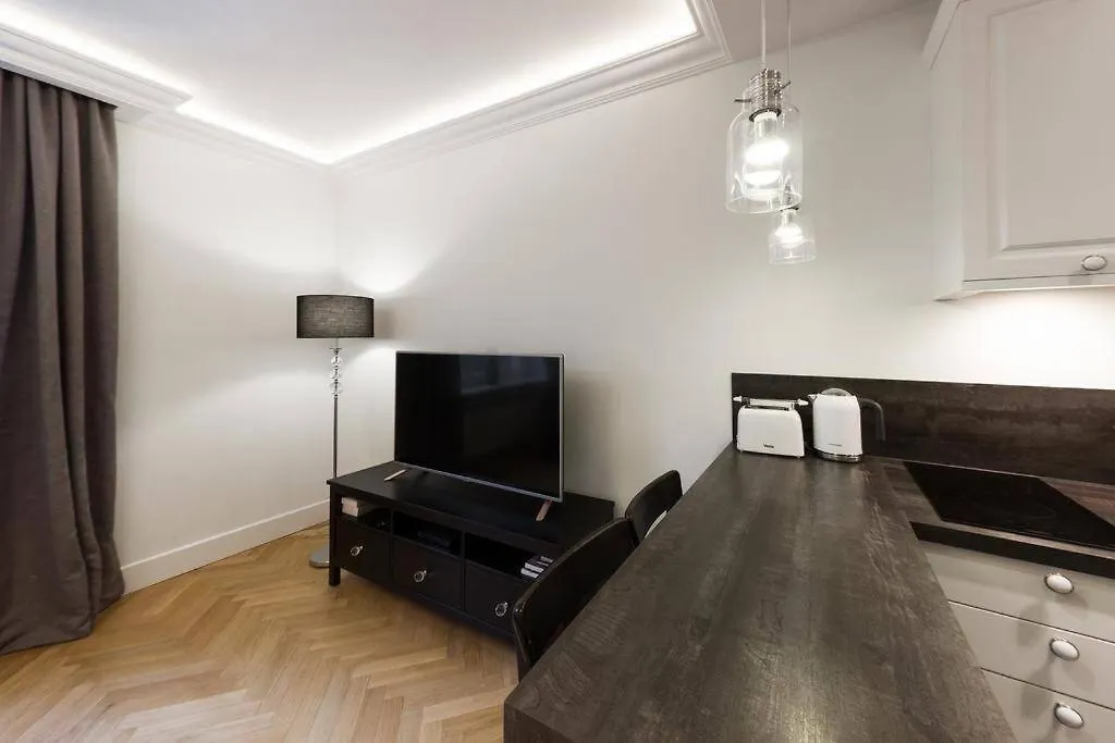 Apartamenty-Mi Crystal Warszawa 0*,  Polska